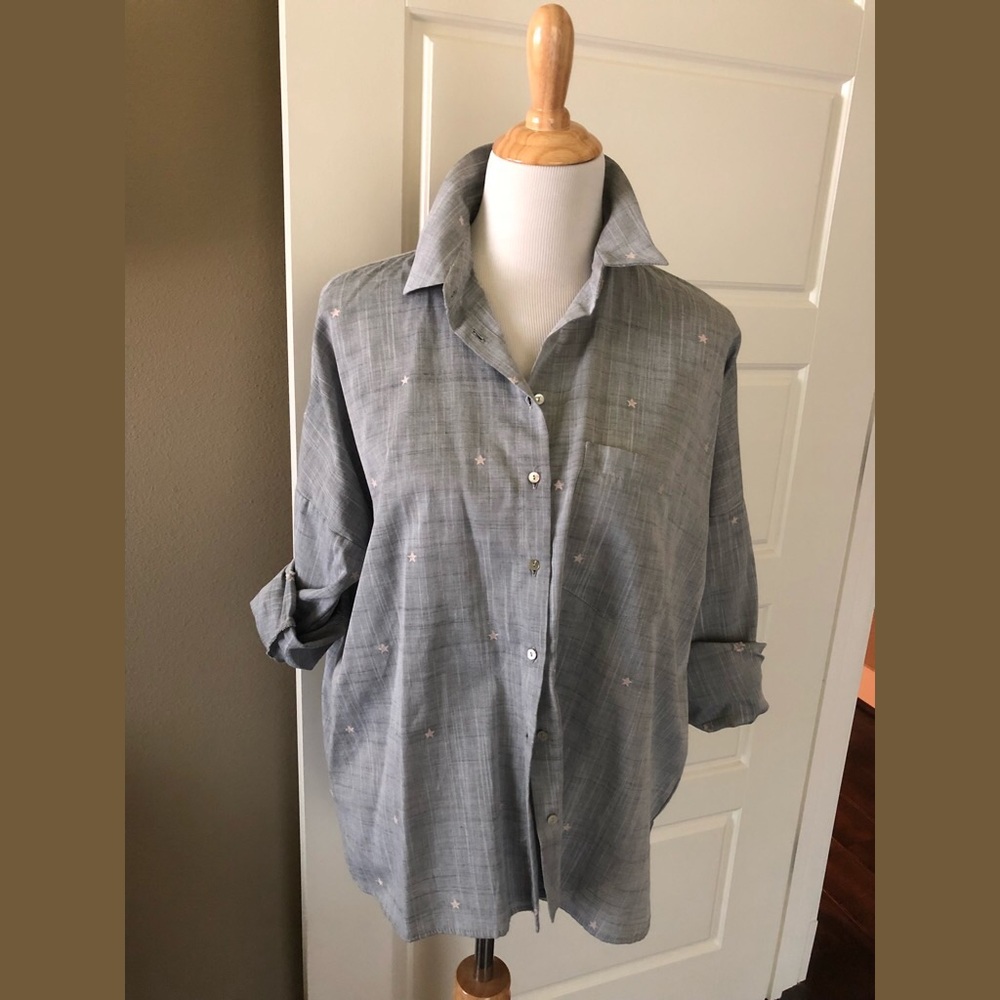 🎉HP🎉Zara Basic Denim button down with stars